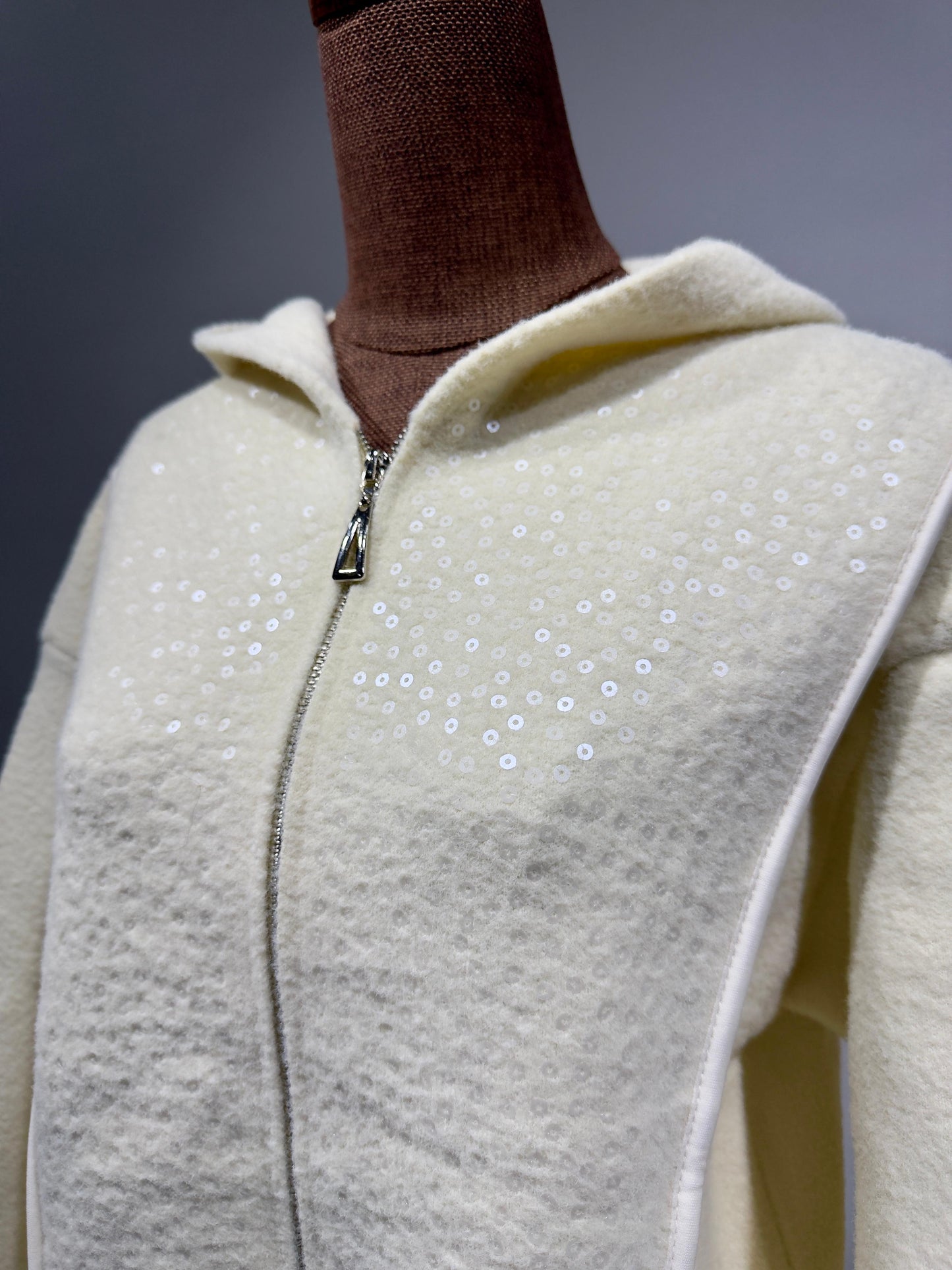 جاكيت مع كبوس