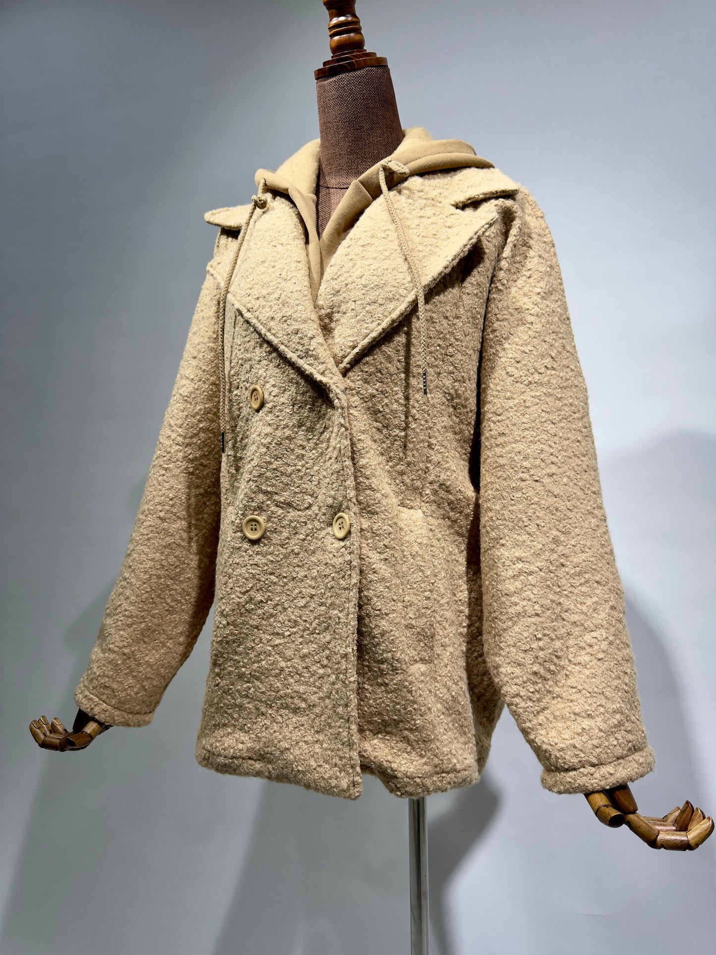 جاكيت قصير مع كبوس