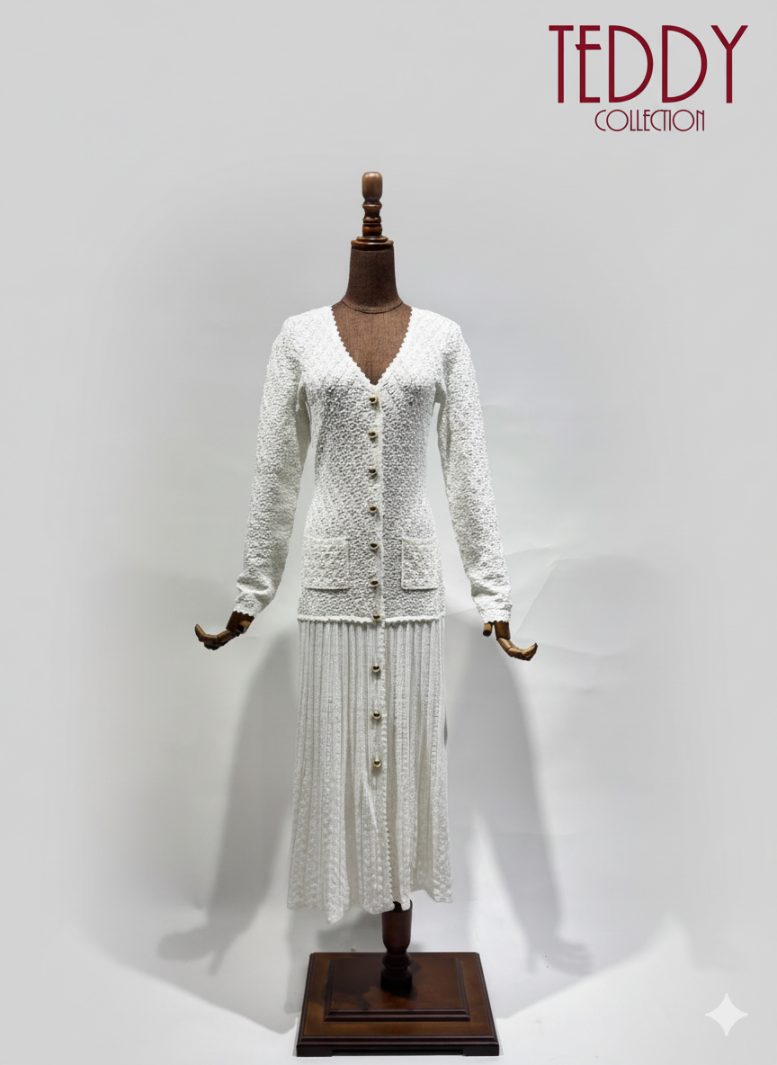 فستان ابيض كم طويل