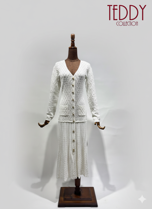 فستان ابيض كم طويل