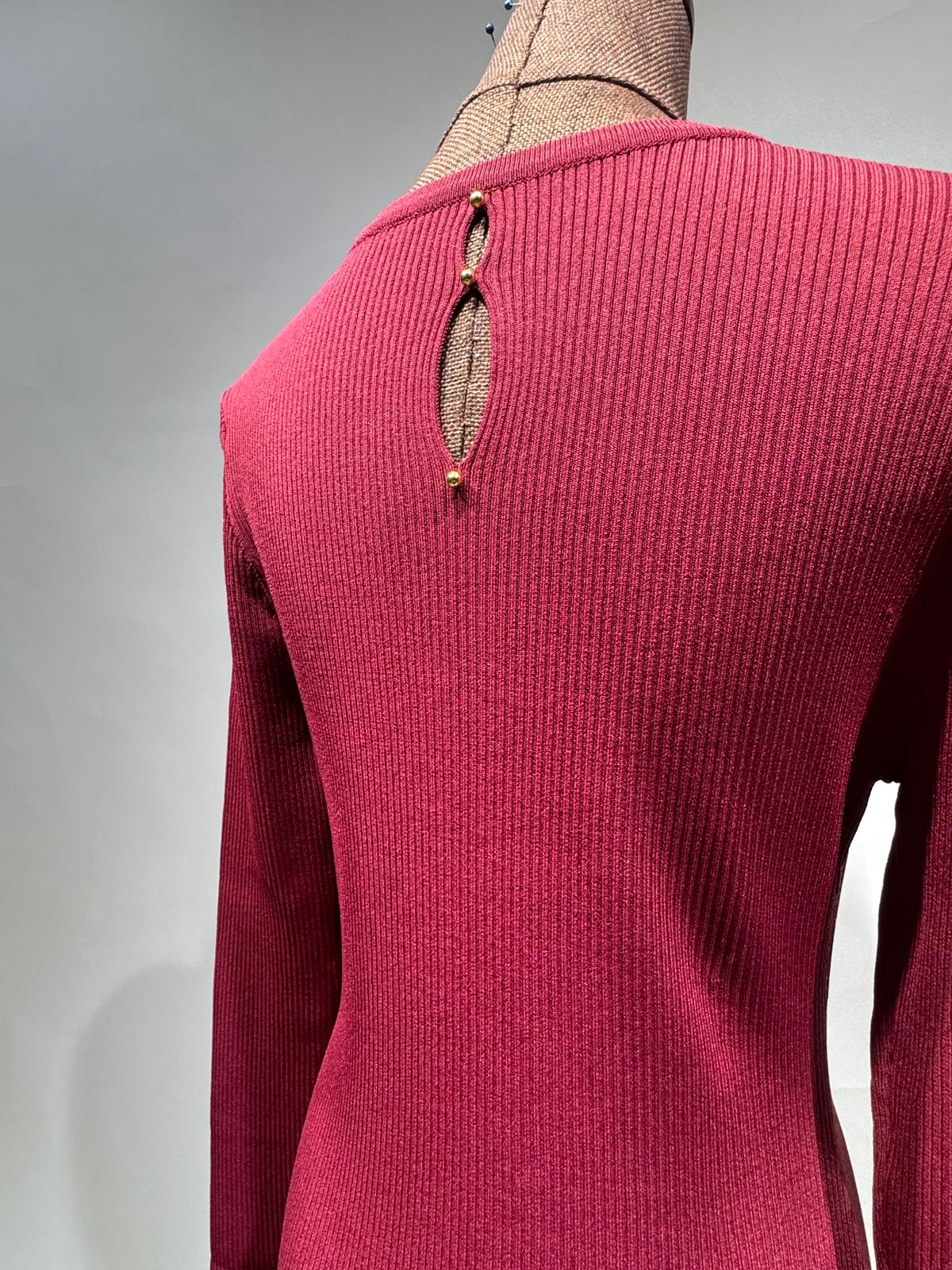 فستان ضيق بتفاصيل جميلة