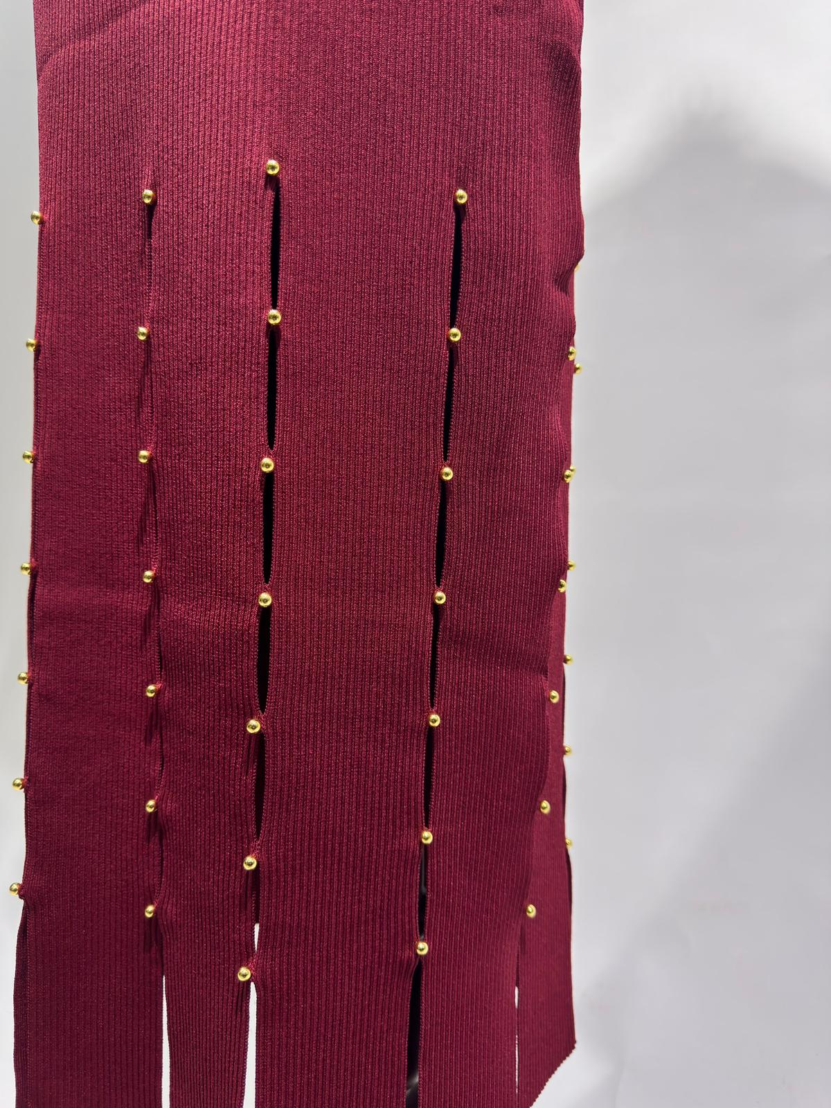 فستان ضيق بتفاصيل جميلة