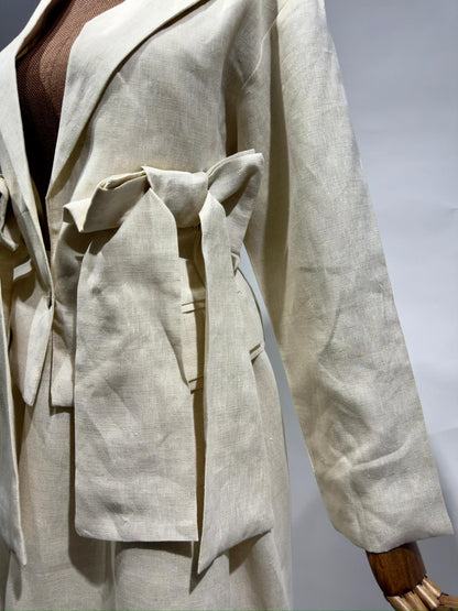 بليزر فيونكات مع تنورة لينن