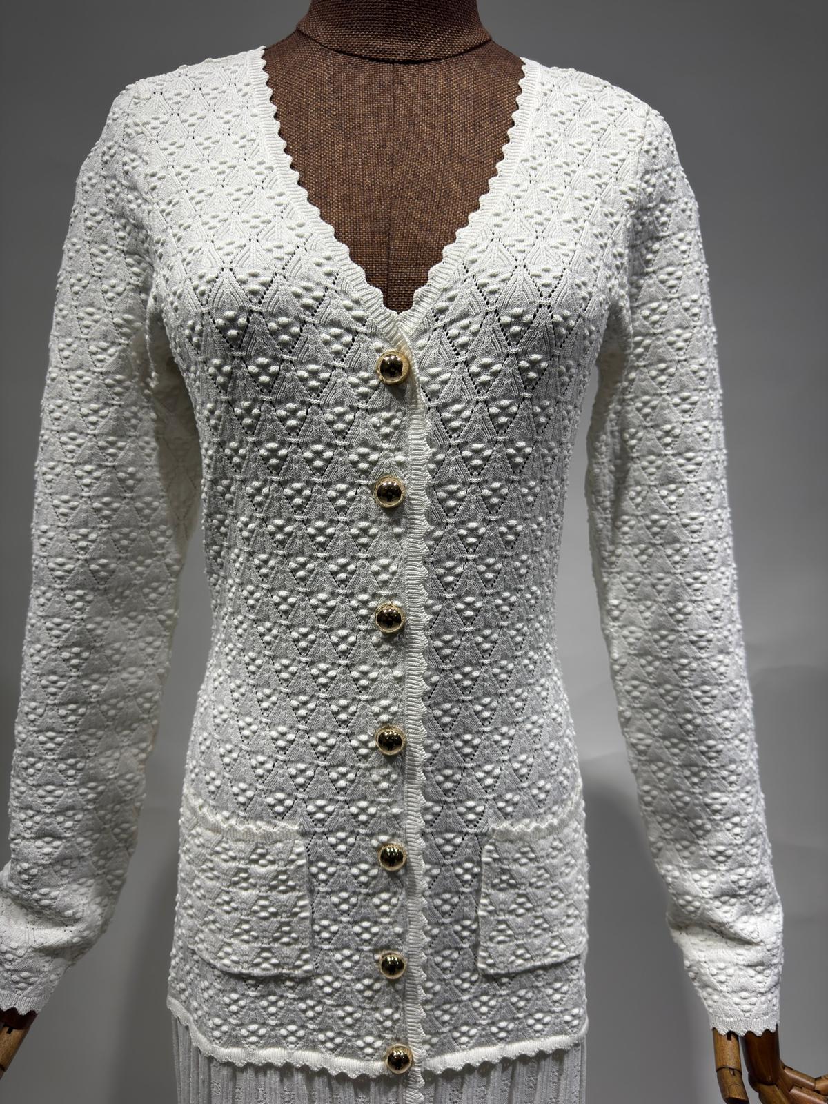 فستان ابيض كم طويل