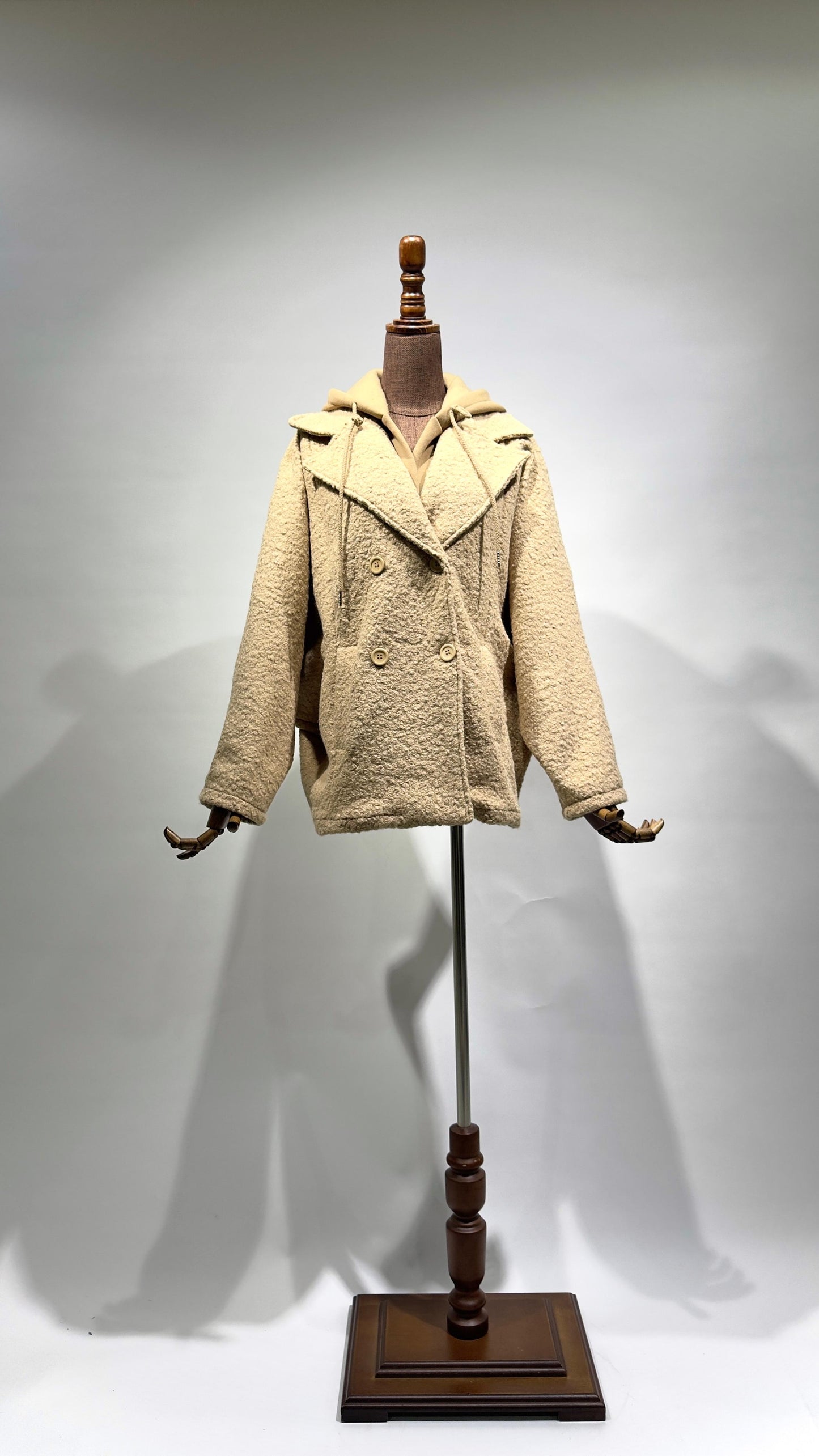 جاكيت قصير مع كبوس